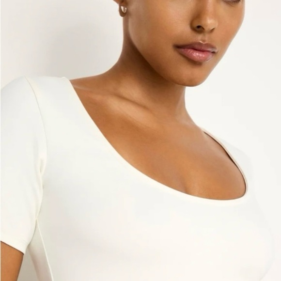 Good American Scuba Scoop Cropped Tee Short Sleeve in White Size Medium - Picture 4 of 8